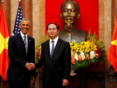 Việt - Mỹ ký một loạt văn kiện