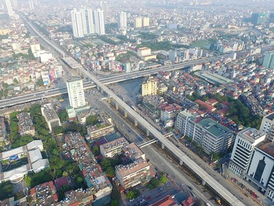 Nút giao 4 tầng hiện đại nhất Thủ đô nằm tại điểm giao cắt giữa đường vành đai 3 (gồm tuyến trên cao và mặt đất) với tuyến đường Nguyễn Trãi huyết mạch nối từ phía tây nam vào trung tâm Hà Nội.
