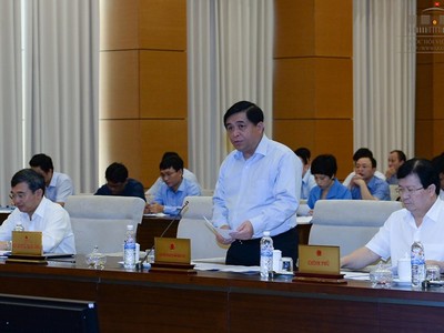 Bộ trưởng KH-ĐT Nguyễn Chí Dũng nhận định nhiều nguyên nhân khiến đà tăng trưởng 6 tháng đầu năm chững lại (ảnh: Quochoi.vn).