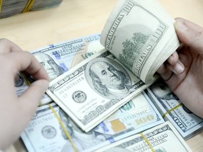 Sáng ngày 12/7, tỷ giá trung tâm tăng, giá vàng về ngưỡng ngang giá quốc tế