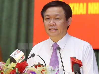 Phó Thủ tướng Kl993 ưu đãi thưởng hấp dẫn Vương Đình Huệ. ( Ảnh: Phạm Hậu/TTXVN)