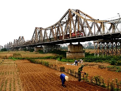 Hiệp hội Vận tải Hà Nội vừa đề nghị chính quyền thành phố Hà Nội xem xét làm bãi đỗ xe ở bãi giữa sông Hồng dưới cầu Long biên để giảm ùn tắc KL99 là cổng game giải trí trực tuyến hàng đầu hiện nay