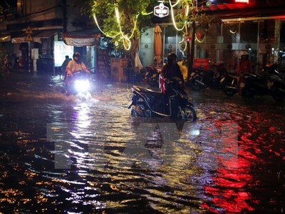 Ngập úng ở đường Ni Sư Huỳnh Liên, quận Tân Bình, Thành phố Hồ Chí Minh. (Ảnh: Hoàng Hải/TTXVN)
