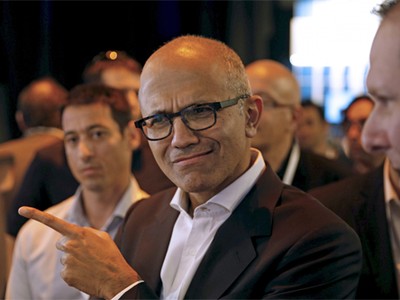 Satya Nadella nhắc lại lời bình luận của Tim Cook về thiết bị lai. Ảnh minh họa: BI