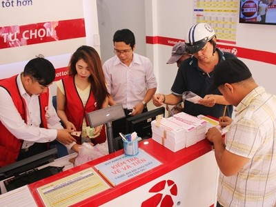 Cửa hàng Vietlott tấp nập trước giờ quay thưởng độc đắc hơn 100 tỷ