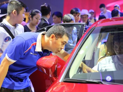 Người Việt mua hơn 300.000 ôtô năm 2016