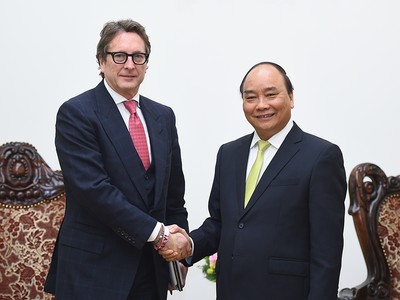 Thủ tướng Nguyễn Xuân Phúc tiếp ông Philip Falcone. Ảnh: VGP/Quang Hiếu