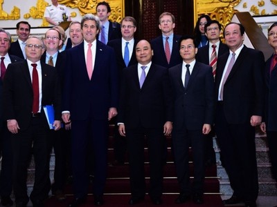 Ngoại trưởng Mỹ John Kerry bắt đầu chuyến thăm từ biệt tới Việt Nam
