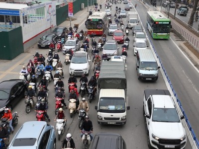 Buýt nhanh hết cảnh bị lấn làn nhờ dải phân cách cứng