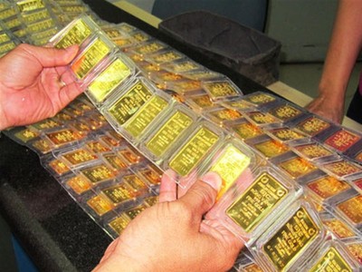 Sáng 21/3, vàng giảm mạnh 100.000 đồng/lượng, tỷ giá USD trầm lắng