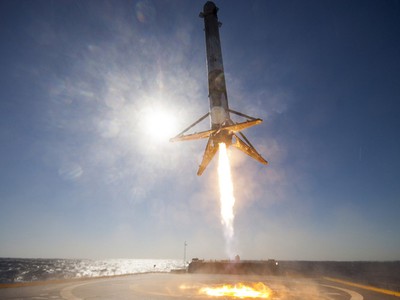 Phóng thành công tên lửa tái sử dụng, Elon Musk ghi tên mình vào lịch sử nhân loại