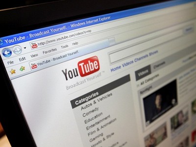 YouTube đã có thay đổi lớn để chặn quảng cáo khỏi các video có nội dung xấu. Ảnh: AP
