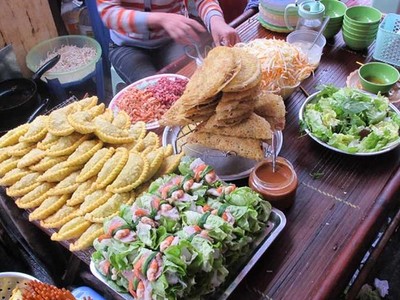 5 món ăn nhất định phải thử ở chợ đêm phố cổ Hà Nội