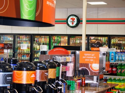 Các ông lớn chờ 'so găng' với 7-Eleven