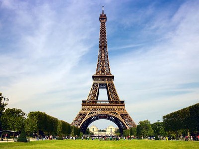 Tháp Effiel ban đầu được xây ở Barcelona nhưng dự án này đã bị chính quyền Tây Ban Nha từ chối. Ảnh: Parisian.