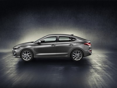 Hyundai tiếp tục làm mới i30 bằng bản Fastback
