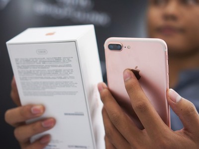 Giá iPhone giảm để chờ đón các siêu phẩm di động sắp ra mắt. Ảnh: Thành Duy.