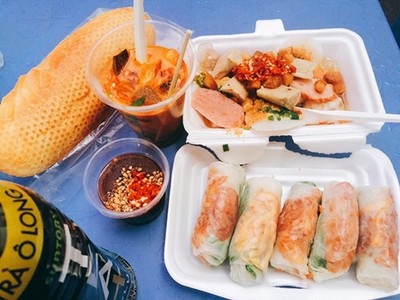 Những con hẻm ăn vặt luôn tấp nập ở Sài Gòn