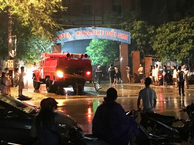 Quán karaoke bốc cháy nghi ngút trong đêm