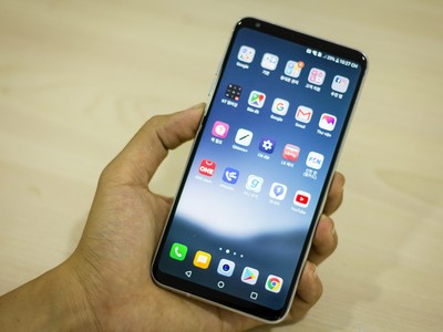 LG V30 giá gần 30 triệu đồng