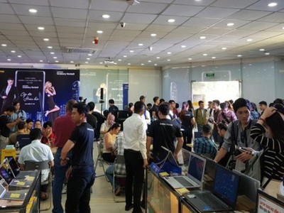 Những khách hàng đầu tiên trải nghiệm Galaxy Note8