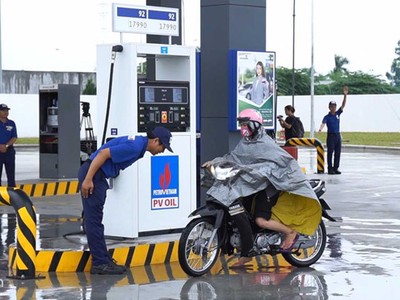 Cây xăng "cúi chào" đầu tiên của Idemitsu Kosan mở tại Hà Nội. Ảnh: Hoàng Hiệp.
