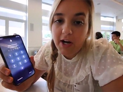 Brooke Amelia Peterson quay video bên trong nhà ăn của Apple.