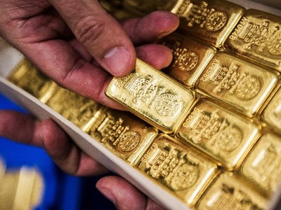 Sáng 4/11, giá vàng tiếp tục lao dốc