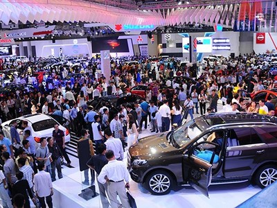 ‘Ôm tiền’ chờ mua ô tô 2018: Giá xe sẽ giảm?
