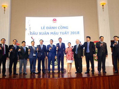 Chùm ảnh lễ đánh cồng đầu Xuân Mậu Tuất 2018 tại sàn HOSE 
