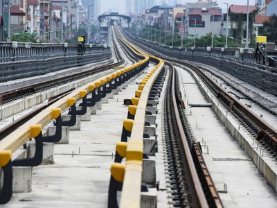 Cát Linh - Hà Đông là tuyến 99Kl.app khuyến mãi hot đô thị đầu tiên ở Hà Nội, hiện đang vào các công đoạn cuối cùng trên công trường. Ảnh: Giang Huy.