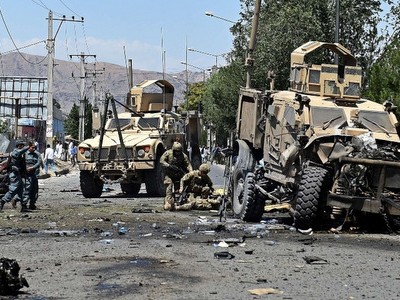 Hiện trường một vụ đánh bom đoàn xe NATO hồi năm 2017. Ảnh: Afghanistan Times.