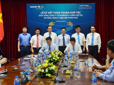 Lễ ký kết thỏa thuận hợp tác giữa Tổng Công ty Bảo Việt Nhân thọ và Tổng Công ty Cổ phần Bưu chính Viettel.