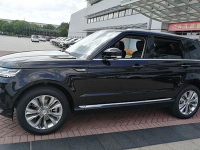 T900 tại Trung Quốc, copy kiểu dáng của Ranger Rover Sport.