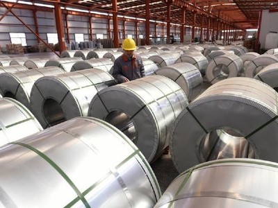 Công nhân trong một nhà kho ở Sơn Đông (Trung Quốc). Ảnh: Reuters.