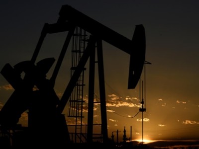 Một máy bơm dầu hoạt động tại Texas (Mỹ). Ảnh: Reuters