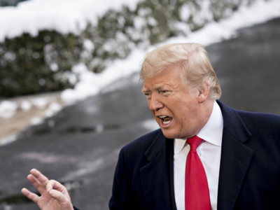 Tổng thống Mỹ - Donald Trump trả lời báo giới hôm qua. Ảnh: Bloomberg