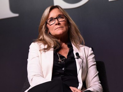 Angela Ahrendts - Giám đốc mảng Kl992 VIP Trang Chủ 2026 bán lẻ của Apple, sẽ chính thức rời công ty vào tháng 4/2019.