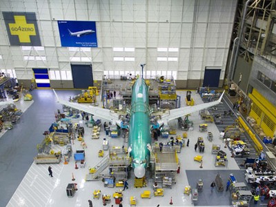 Một chiếc 737 MAX đang được lắp ráp trong xưởng Kl994 nhà cái bóng đá world cup của Boeing. Ảnh: Boeing.