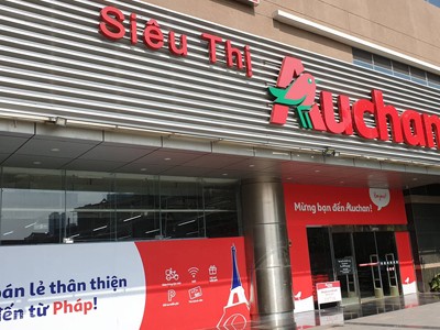 Bên ngoài siêu thị Auchan tại Hà Đông, Hà Nội. Ảnh: Anh Minh