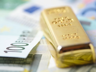 Giá vàng hôm nay ngày 28/8: Vàng thế giới leo cao, trong nước lại trái chiều