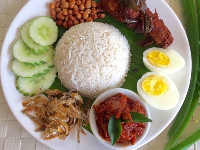Cặp vợ chồng bán cơm kiếm 2,2 tỷ/tháng khiến ai cũng nể