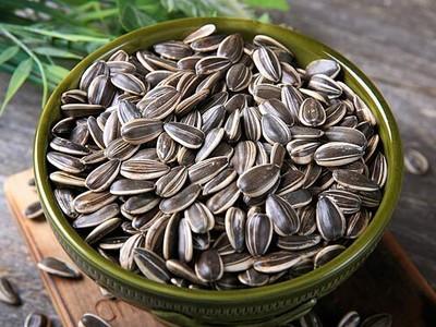 Ăn hạt hướng dương rất tốt cho sức khỏe, chứa nhiều vitamin và khoáng chất bổ dưỡng. Ảnh: Times of India