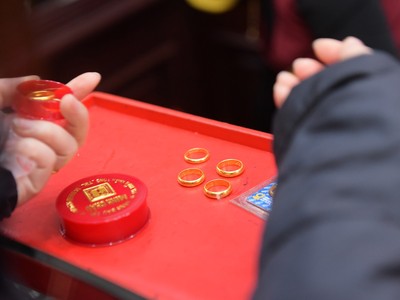 Giá vàng hôm nay ngày 28/3: Giá vàng tăng thêm 200.000 đồng/lượng