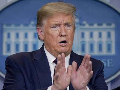 Trump trong cuộc họp báo tại Nhà Trắng hôm 27/3. Ảnh: AFP.