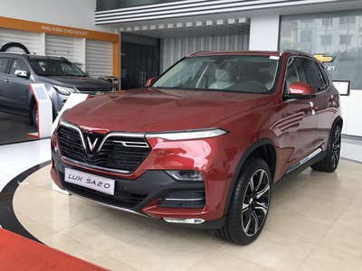 Lux SA tại một đại lý ở Hà Nội, sáng 6/5. Ảnh: Đỗ Long.