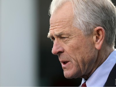 Cố vấn Nhà Trắng Peter Navarro chỉ trích đại dịch Covid-19 có liên quan mật thiết đến trách nhiệm của Trung Quốc. Ảnh: Reuters.