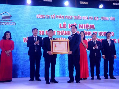 Hodeco vinh dự đón nhận Huân chương Lao động hạng Nhất.