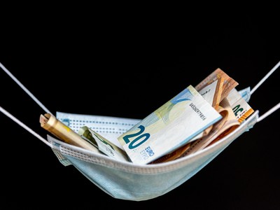 Dầu và đồng Euro trượt giá