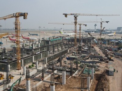 Một góc công trường nhà ga T3 Sân bay Tân Sơn Nhất. Ảnh: Lê Quân